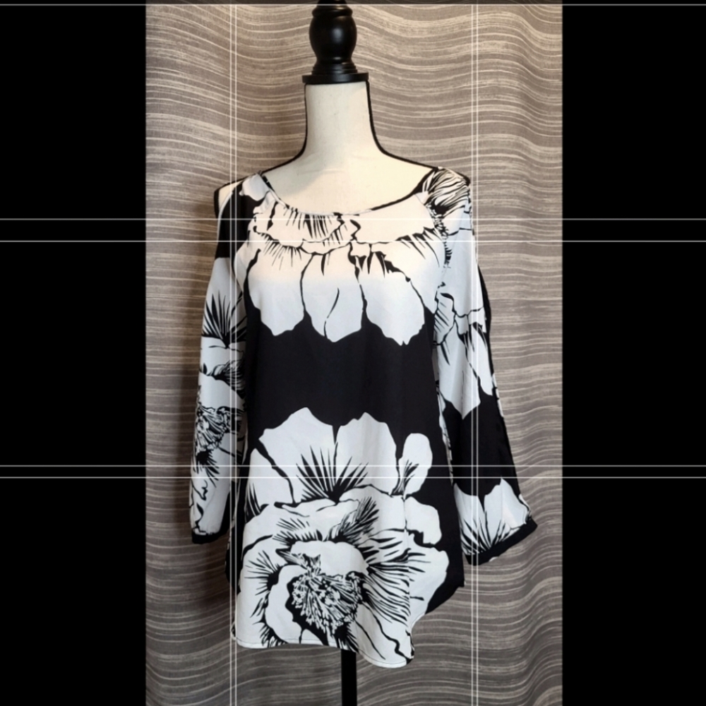 New York & Company Floral Cold-Shoulder Blouse in Size Small